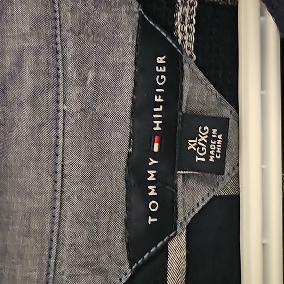 #93 Tommy Hilfiger button down top - Picture 2 of 8